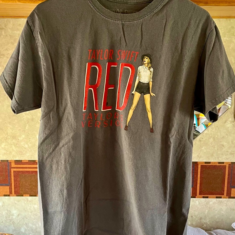 Taylor Swift Limited Edition RED T-Shirt - M